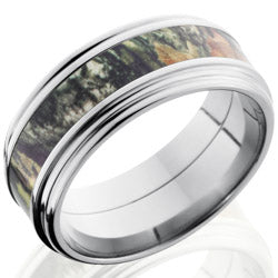 Style 103627: Titanium 9mm Falt Band with 4mm of MossyOak Camo and Rounded Edges
